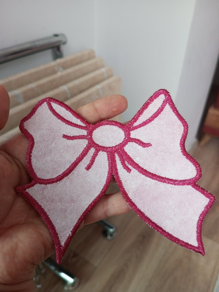 Pembe Sentetik Kumaş Fiyonk Sunum - Görsel 2