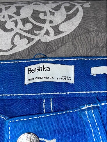 34 Beden mavi Renk bershka kumas pantolon