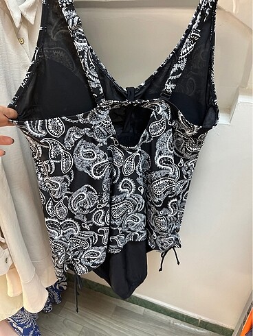BCBG Maxazria Etekli mayo