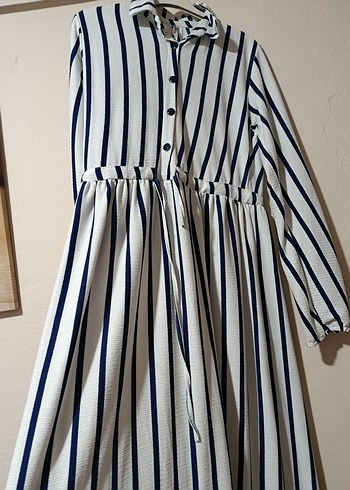 Beyaz Çizgili Uzun Kadın Elbise - Görsel 2