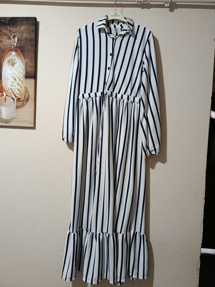 Beyaz Çizgili Uzun Kadın Elbise - Görsel 3