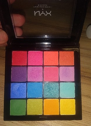 nyx ultimate brights palette + model's own yağlanma karşıtı baz