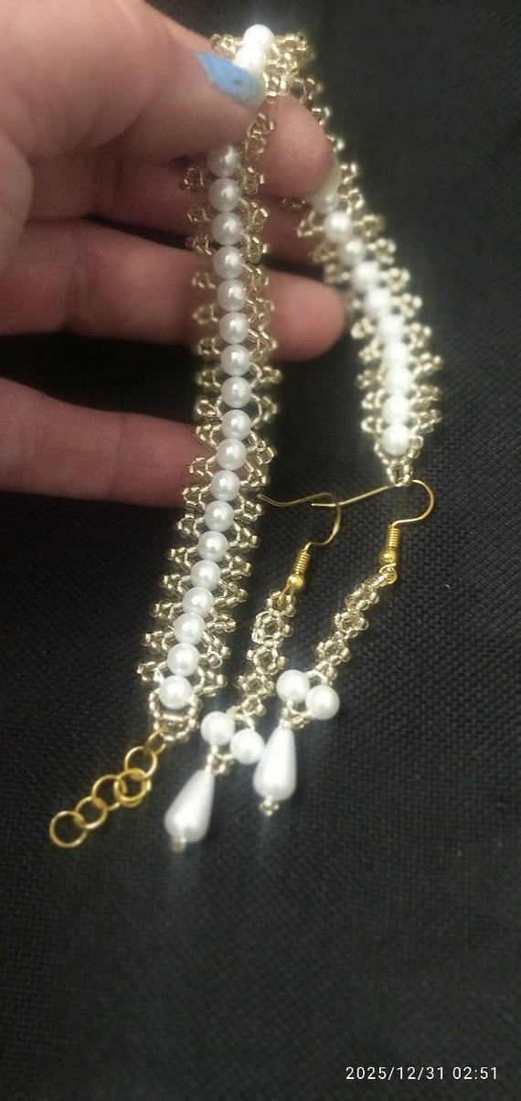 İnci İşlemeli Beyaz Kadın El Zinciri takı seti 
bileklik ve küpe - Görsel 3