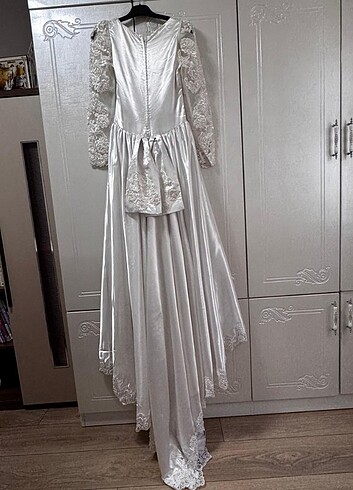 Gelinlik saten kumaş kollar dantel arkası uzun  - Görsel 3