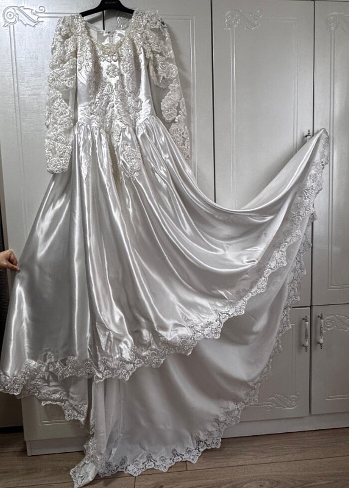 Gelinlik saten kumaş kollar dantel arkası uzun  - Görsel 2