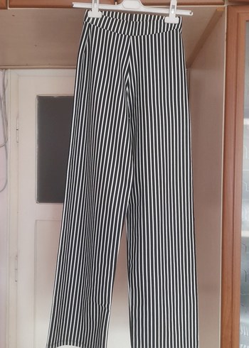 Kadın Siyah Beyaz Çizgili Pilili Pantolon - Görsel 3