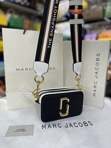 MARC JACOBS