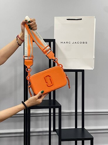 MARC JACOBS