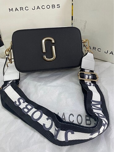 MARC JACOBS