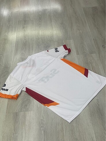 l Beden kırmızı Renk Galatasaray Forması