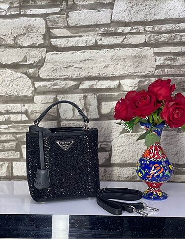 PRADA TAŞLI
