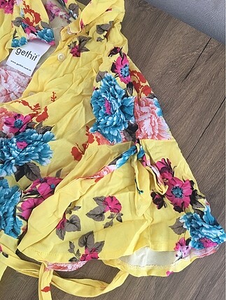 Diğer Etiketli yazlık midi boy çiçekli elbise