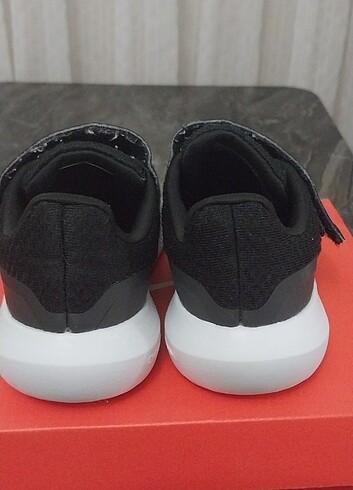 26 Beden siyah Renk Adidas spor ayakkabı