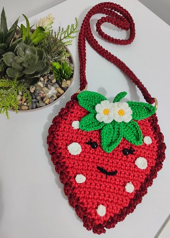 El Örgüsü Çilek Desenli Bohem Çanta - Görsel 3