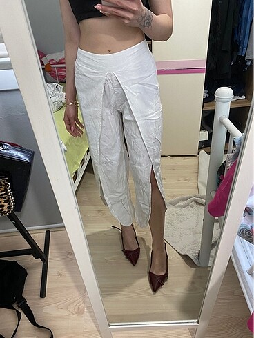 Stradivarius beyaz yırtmaçlı keten pantolon