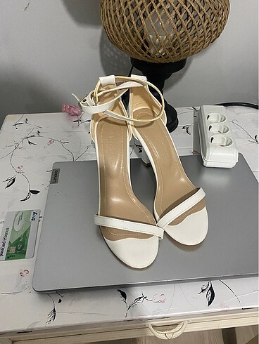 ince bant topuklu ayakkabı - Görsel 2