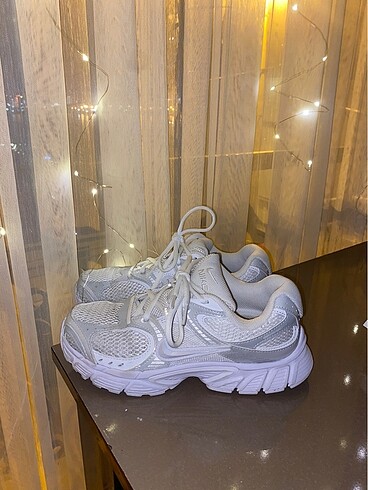 nike beyaz koşu ve günlük ayakkabı - Görsel 2