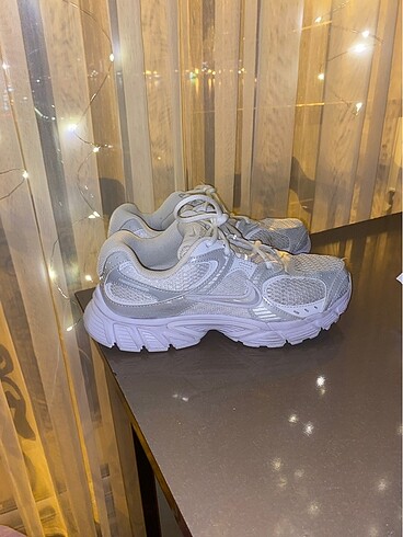 nike beyaz koşu ve günlük ayakkabı - Görsel 3