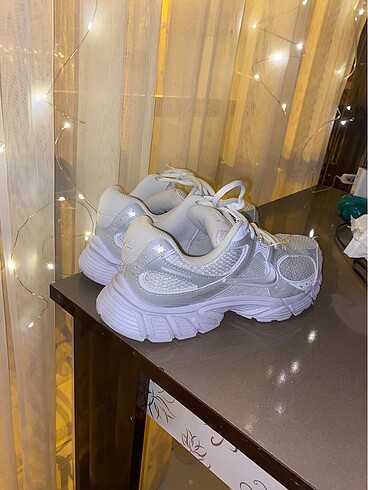 nike beyaz koşu ve günlük ayakkabı - Görsel 4