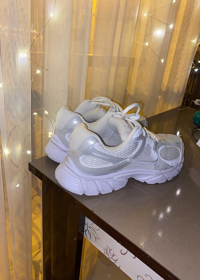 nike beyaz koşu ve günlük ayakkabı - Görsel 4
