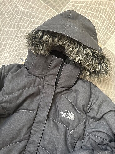 m Beden gri Renk The north face kuş tüyü
