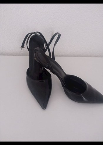 Siyah Tokalı Stiletto Topuklu Kadın Ayakkabı