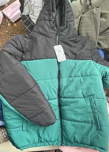 Yeşil şişme mont