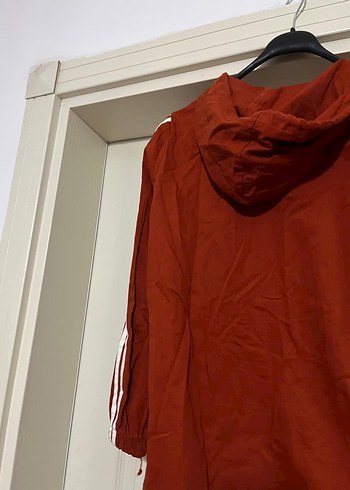 Kırmızı Kapüşonlu Uzun Fermuarlı Kadın Yağmurluk - Görsel 5