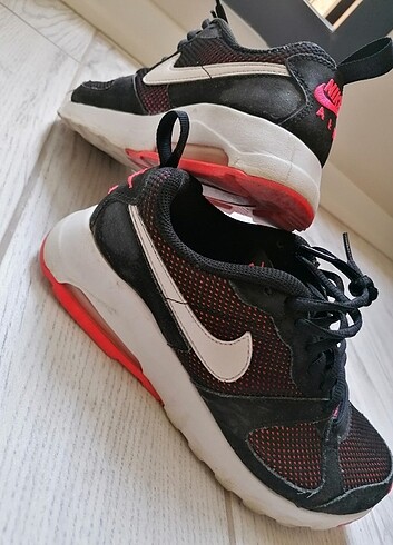 Nike Air spor ayakkabı