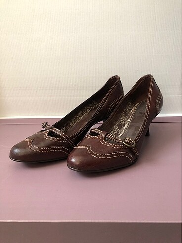 Vintage kahverengi kısa topuklu ayakkabı