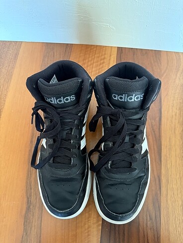37 Beden Adidas siyah spor ayakkabı