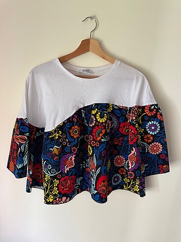 Zara çiçek desenli tshirt