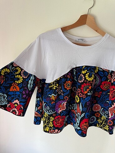 Zara Zara çiçek desenli tshirt