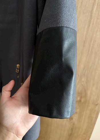 Fermuarlı ve Deri Detaylı Gri Kaban - Görsel 5