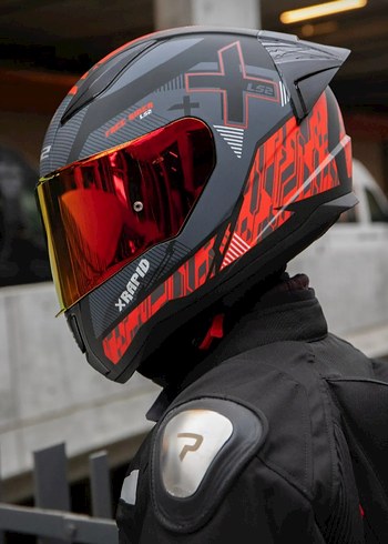 Koyu kırmızı desenli race kask modeli  - Görsel 2