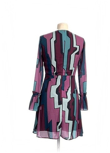 Desenli Şifon Fırfırlı Kısa Çan Elbise - Görsel 3