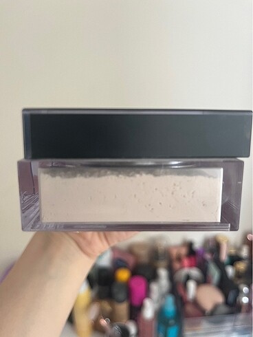 Beden Huda Beauty Pudra