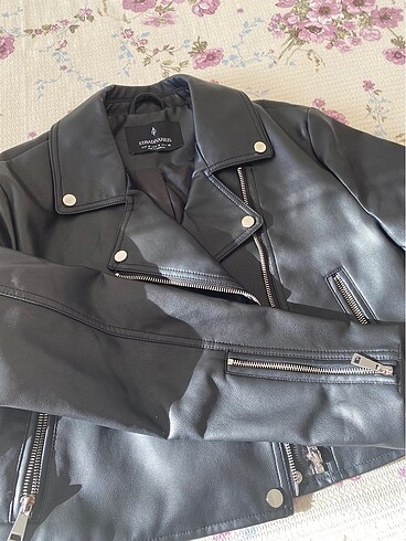 m Beden YENİ SIFIR Stradivarius Crop Deri Ceket