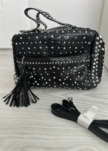 Siyah Yılan Derisi Desenli Püsküllü Gotik Çanta