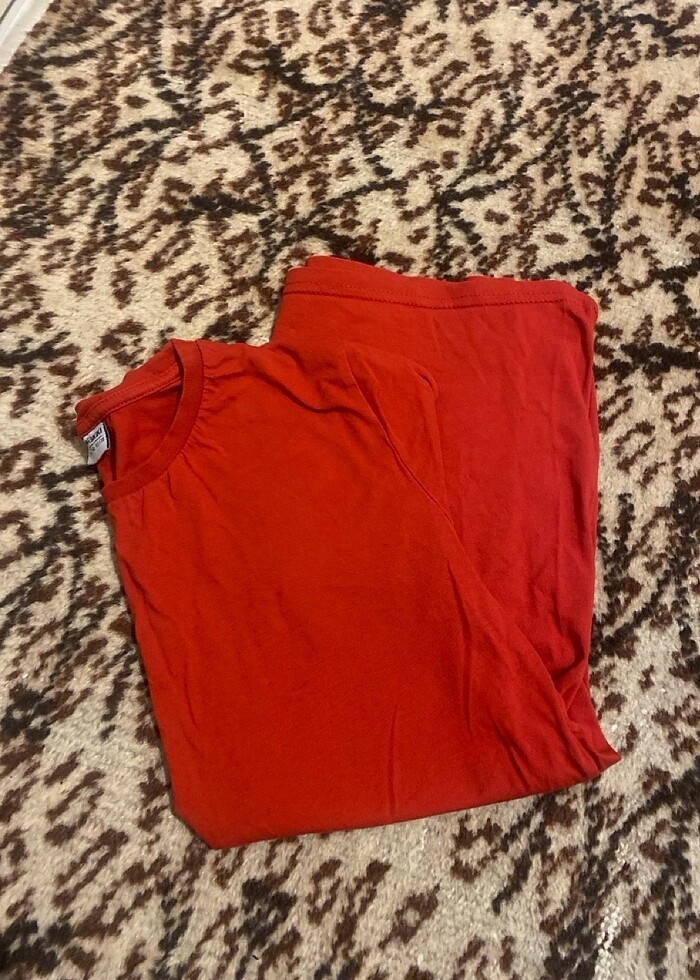 düz kırmızı tişört - Görsel 1