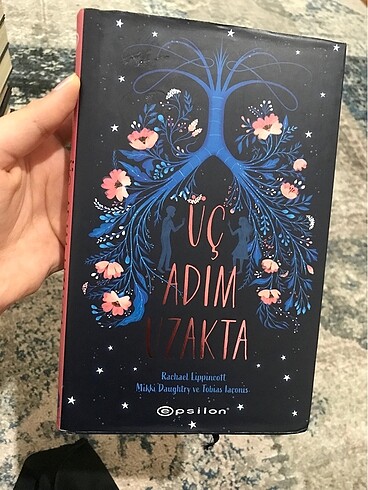 Üç Adım Uzakta