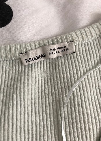 Pull and Bear Düğmeli pastel yesil renkte V Yaka Crop Top