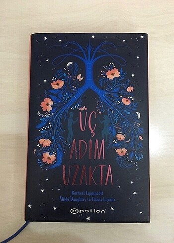 Üç Adım Uzakta