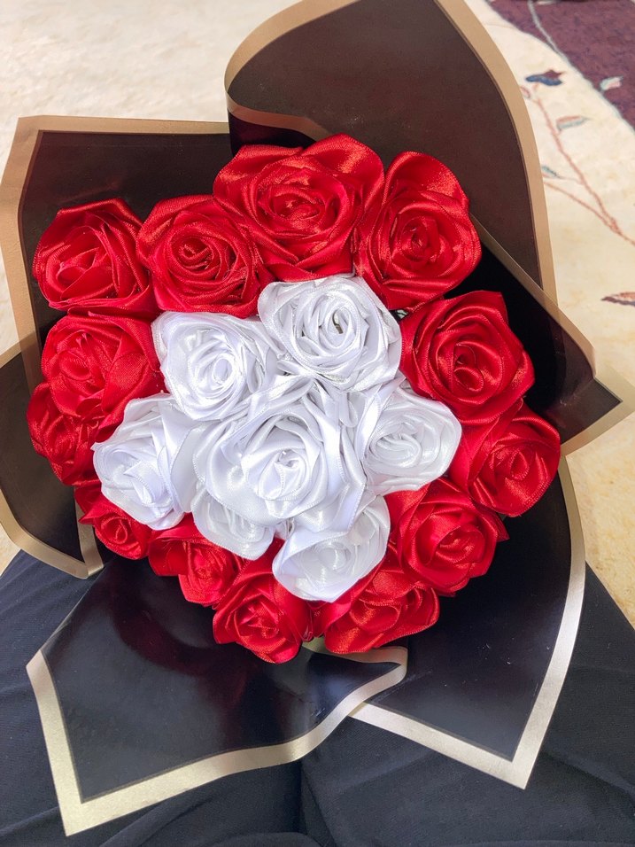 Kırmızı Beyaz Gül Desenli İsteme Çiçeği - Görsel 2