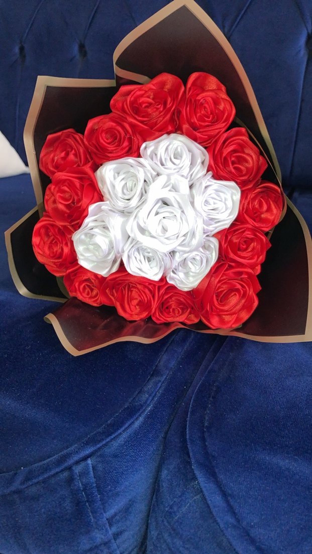 Kırmızı Beyaz Gül Desenli İsteme Çiçeği - Görsel 4