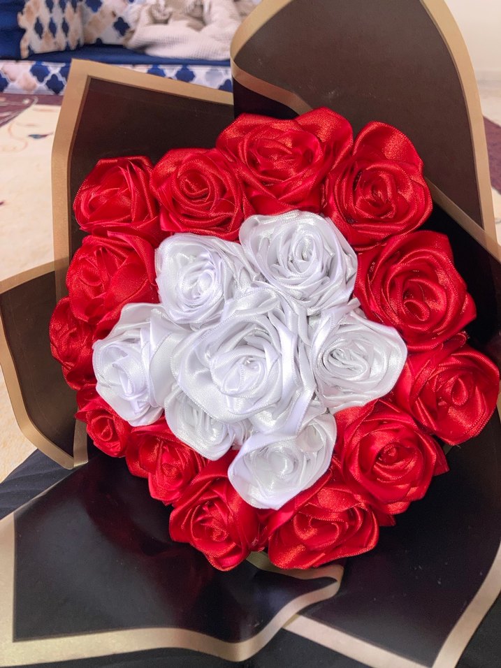 Kırmızı Beyaz Gül Desenli İsteme Çiçeği - Görsel 3