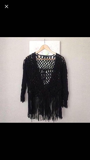Bershka Püsküllü hırka
