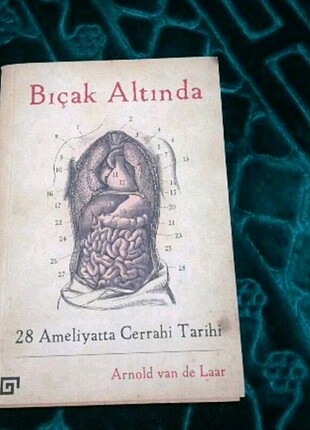 Bıçak altında kitap