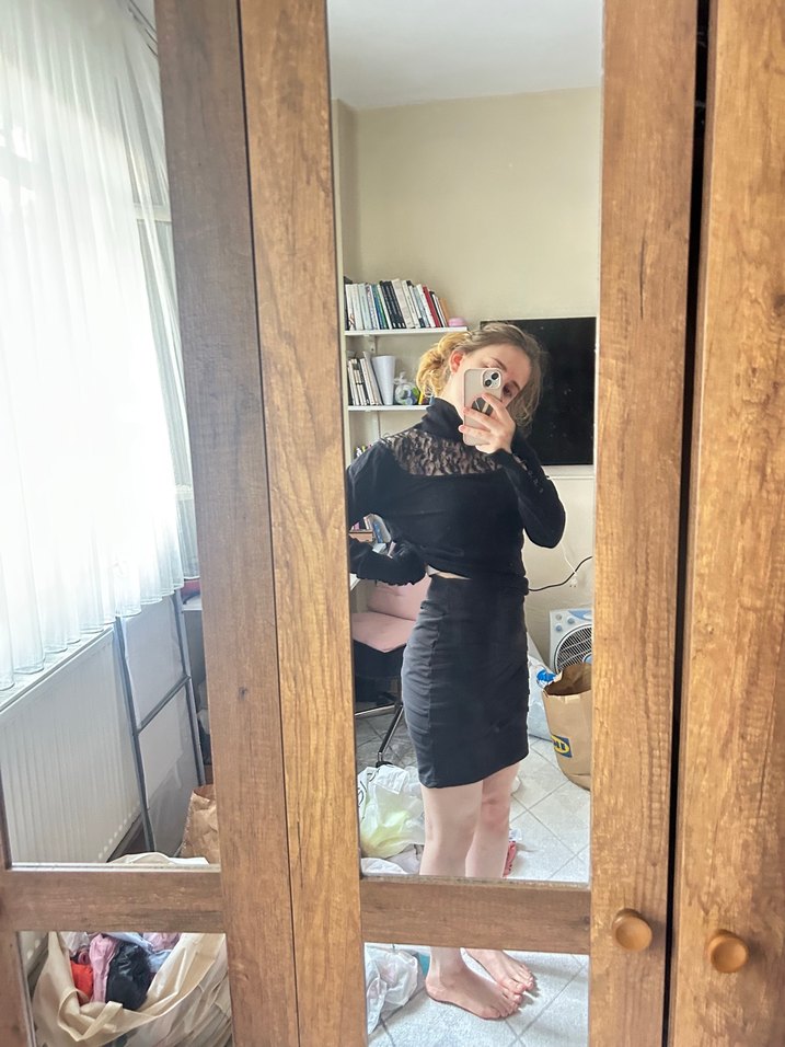 Siyah Dantel Detaylı Süet Midi Elbise - Görsel 3