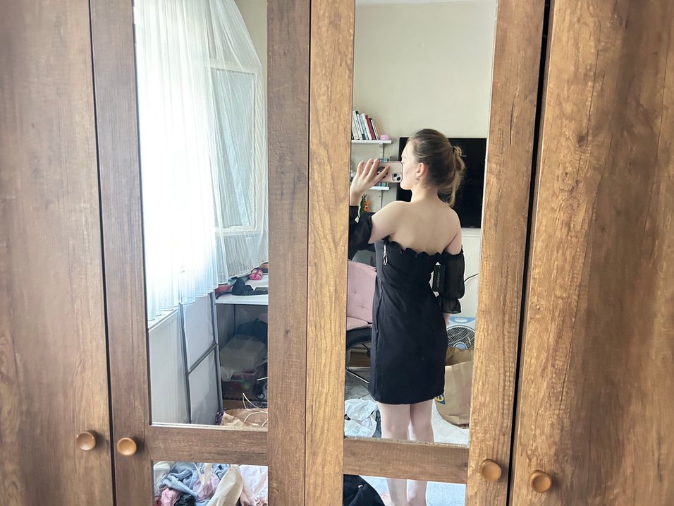 Siyah Transparan Kollu Straplez Midi Elbise - Görsel 4